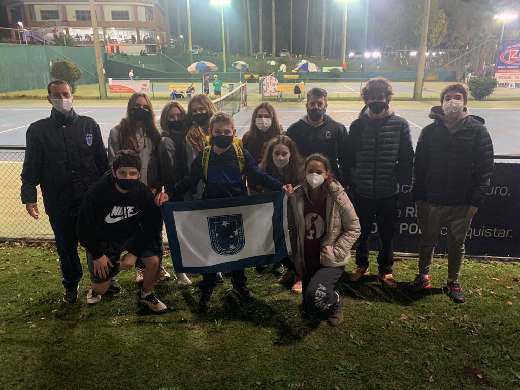 Delegação ALJ no local dos jogos. Crédito: Arquivo Pessoal.