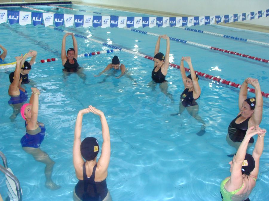 Aulas de hidroginástica e natação no Clube da Portuguesa; Confira