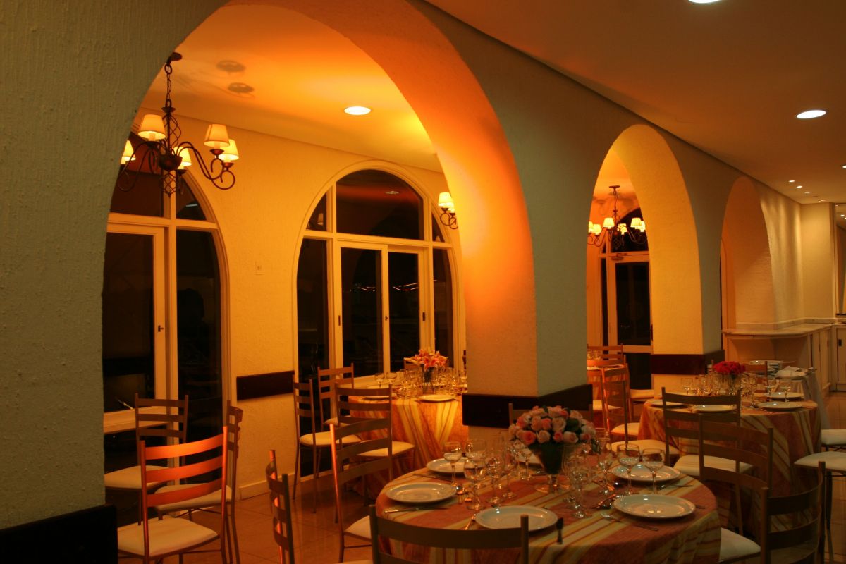Restaurante dos Arcos em reforma.