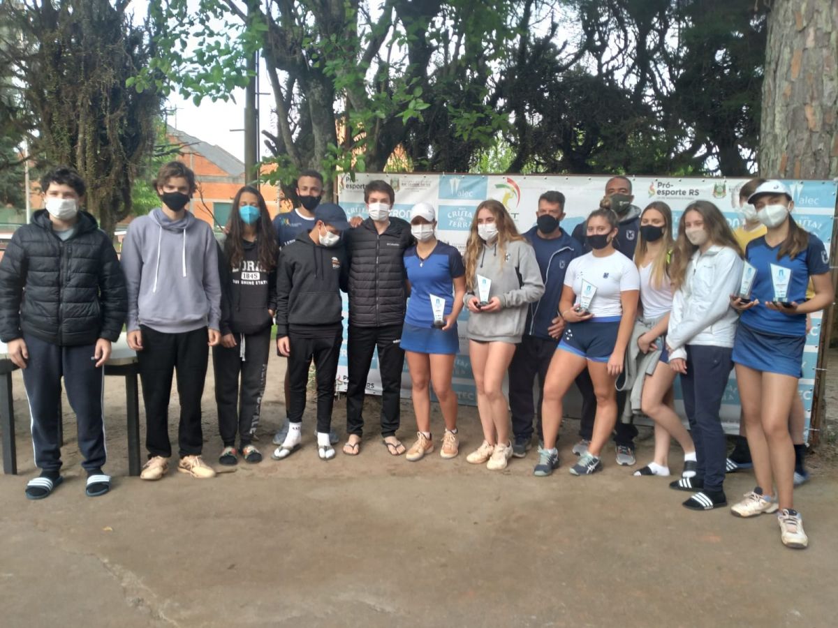 Tenistas e comissão técnica demostraram união durante as disputas. Crédito: Arquivo Pessoal