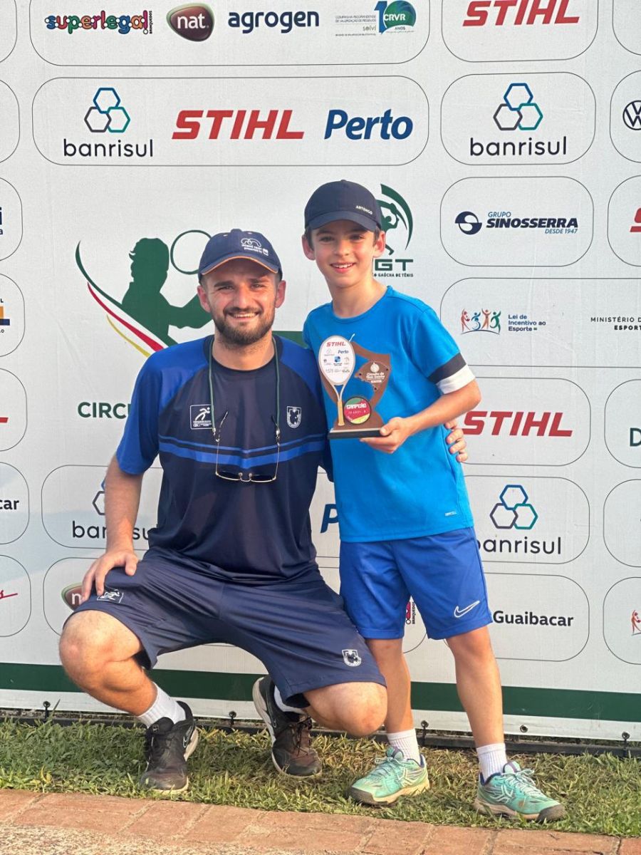 Treinador Lucas Van Der Laan e o atleta Bernardo Schmidt
