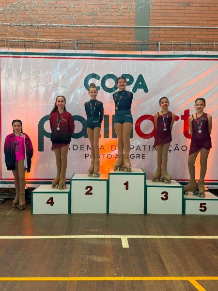 Patina��o ALJ no alto do p�dio na IX Copa Patinart Porto Alegre