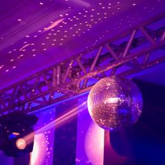 Boate Vila Rica une gera��es com grandes hits do passado