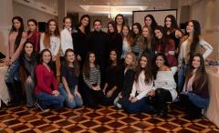 Desfile e makes especiais marcam encontro entre debutantes e equipe Sevilha Bordini