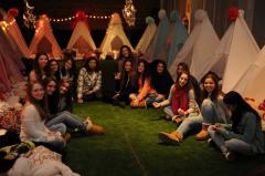 Dormid�o garante clima de festa do pijama para as debutantes