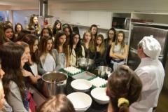 Debutantes ALJ preparam g�teaux de chocolate em aula gastron�mica