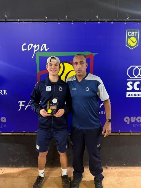 Equipe Infantojuvenil de T�nis ALJ participa da Copa Farroupilha em Vacaria