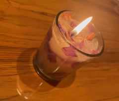Debutantes confeccionam velas artesanais