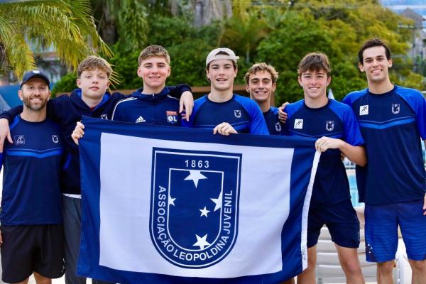 Atletas da ALJ se destacam no Torneio Juvenil a Sênior de Natação